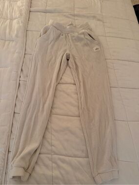 Alo Waffle Escape Knit Joggers in Light Beige XS